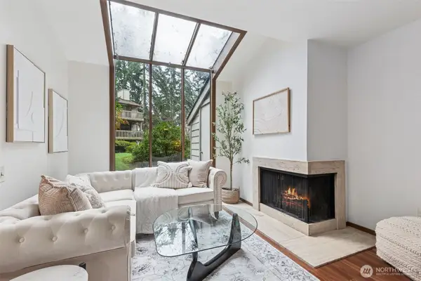 13730 15th Avenue Ne #E102, Seattle, WA 98125