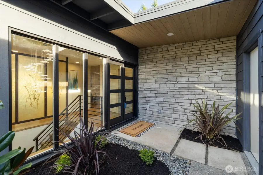 62 165th Avenue Se, Bellevue, WA 98008 - Image #2