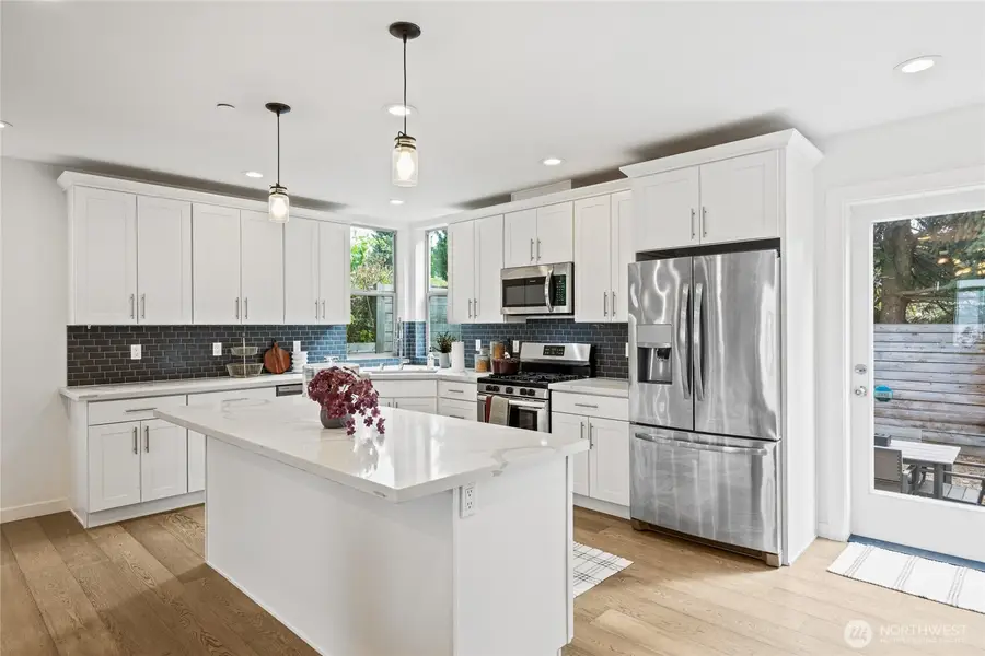 15610 5th Avenue Ne #C, Shoreline, WA 98155 - Image #2