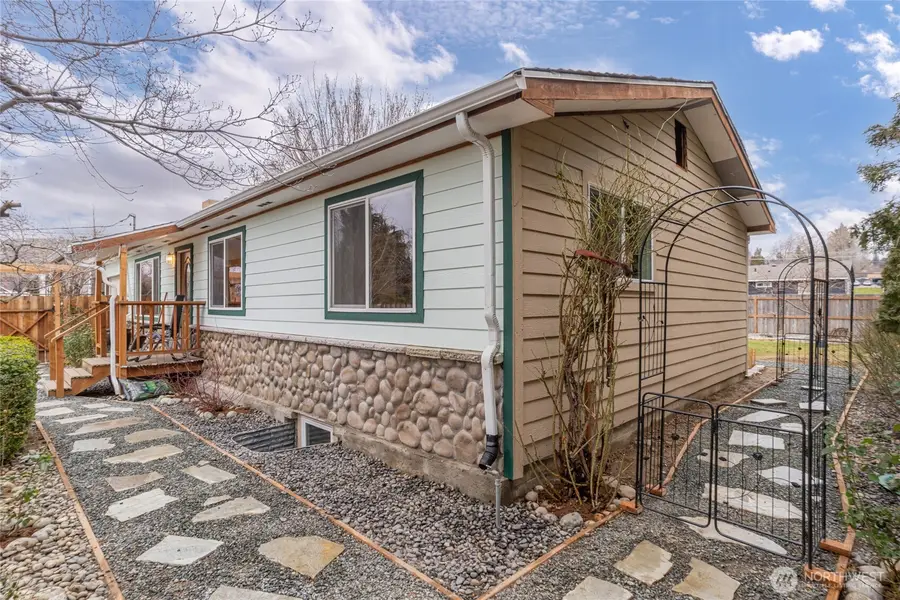 785 N Jerome Lane, East Wenatchee, WA 98802 - Image #2