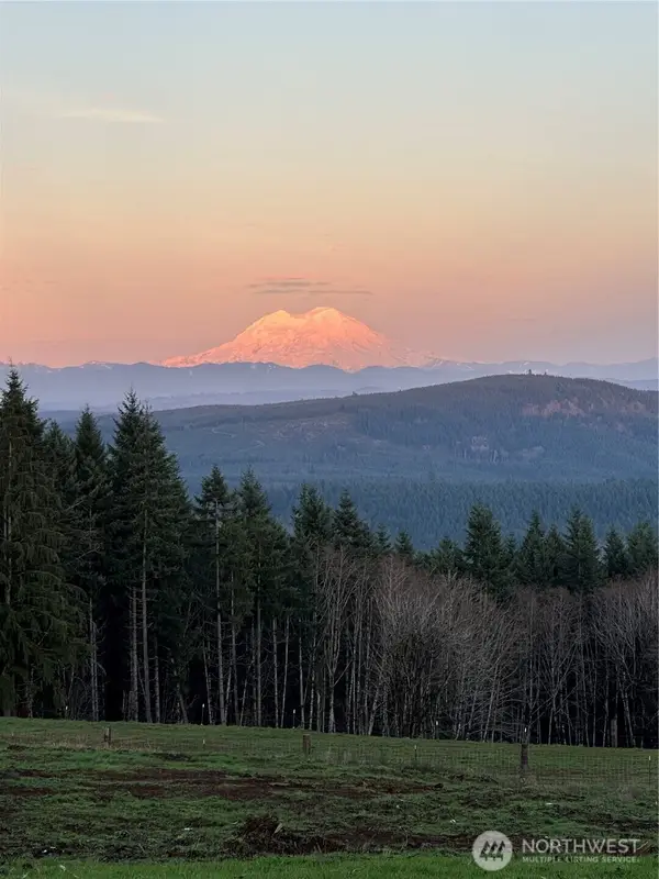 204 Suncrest Drive #4, Castle Rock, WA 98611