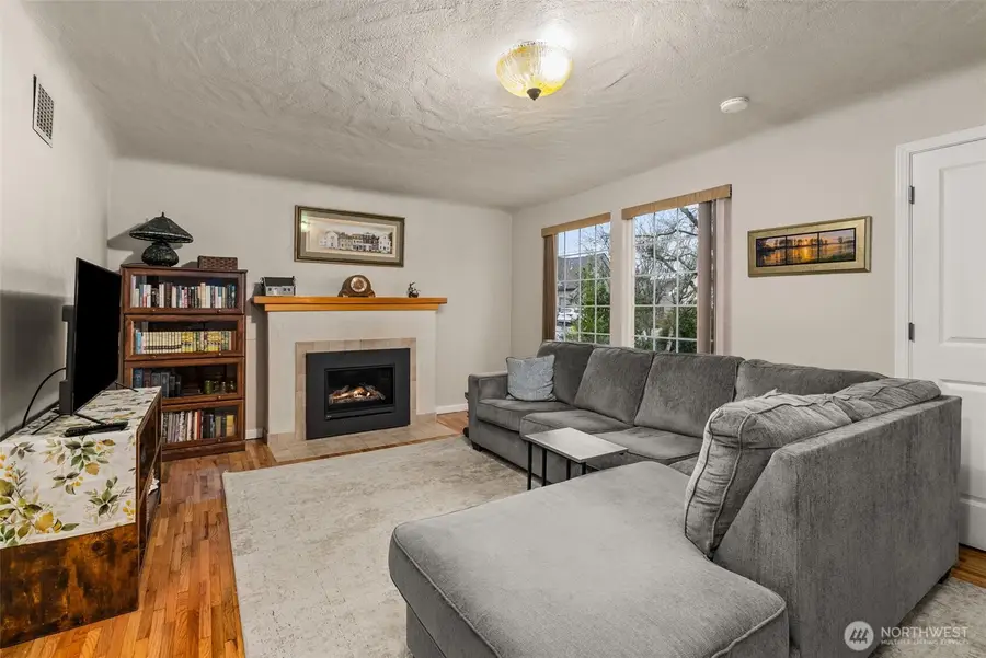 913 5th Avenue Sw, Puyallup, WA 98371 - Image #2