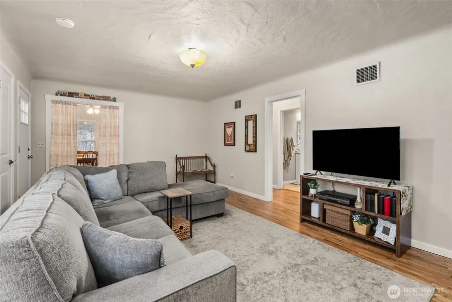 913 5th Avenue Sw, Puyallup, WA 98371 - Image #3