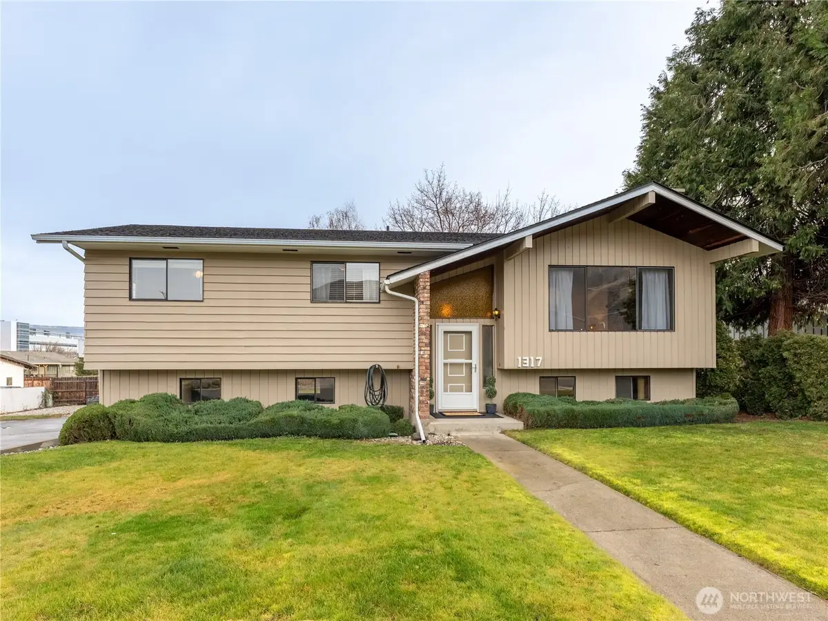 1317 Wedgewood Avenue, Wenatchee, WA 98801 - Image #1