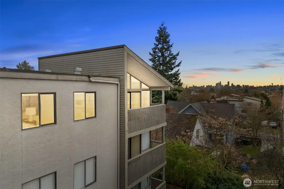 4911 Fremont Avenue N #303, Seattle, WA 98103 - Image #1