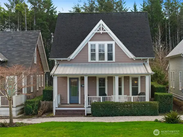 100 Horseshoe Lane, Pacific Beach, WA 98571