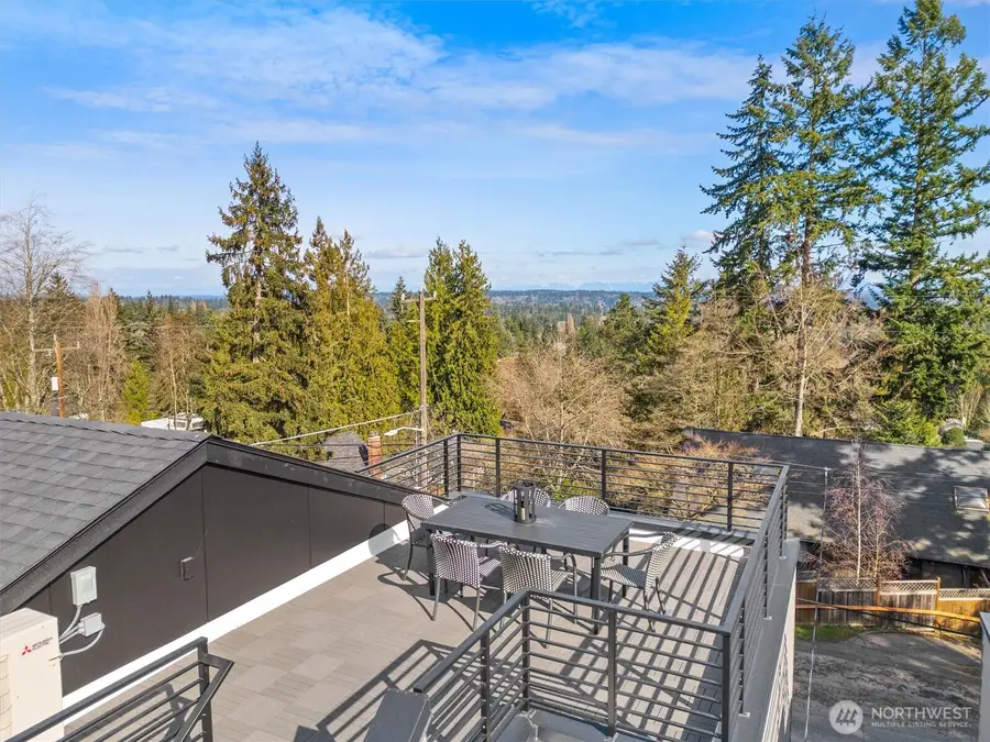 1261 NE 100th Street, Seattle, WA 98125 - Image #2