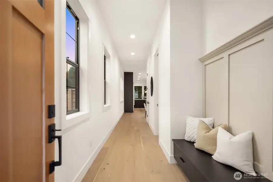 822 165th Avenue Ne, Bellevue, WA 98008 - Image #2