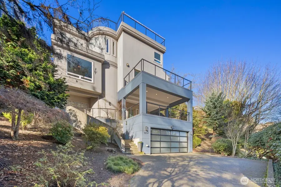 1717 Ferry Avenue Sw, Seattle, WA 98116 - Image #2