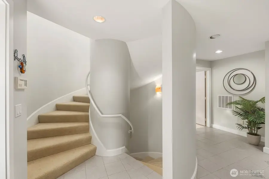 1717 Ferry Avenue Sw, Seattle, WA 98116 - Image #3