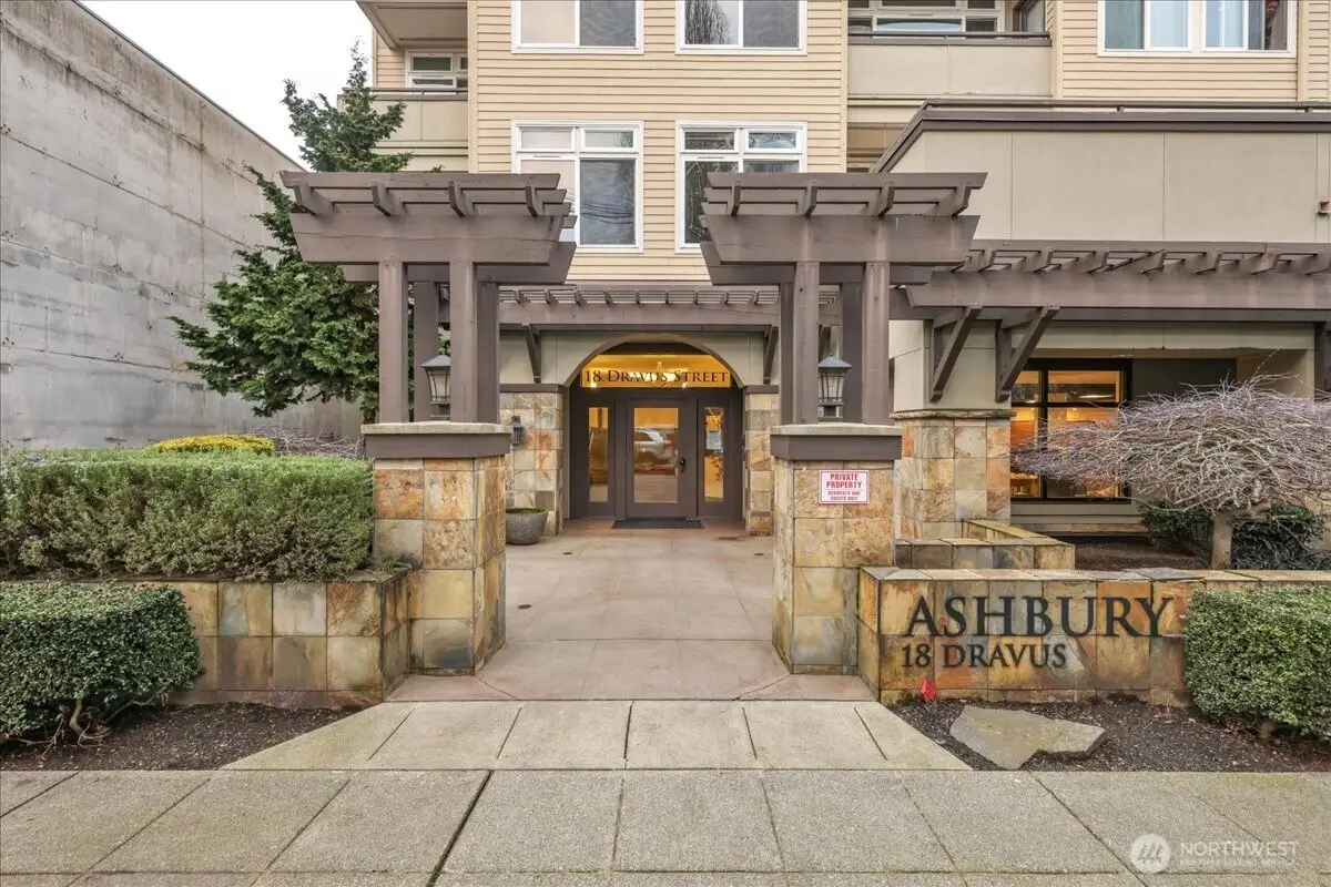 18 Dravus Street #207, Seattle, WA 98109 - #1