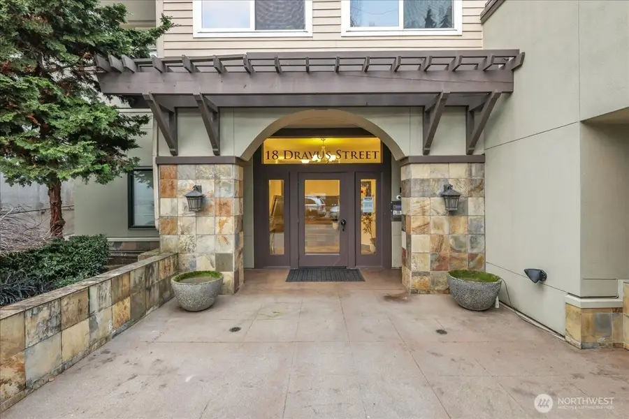 18 Dravus Street #207, Seattle, WA 98109 - #2
