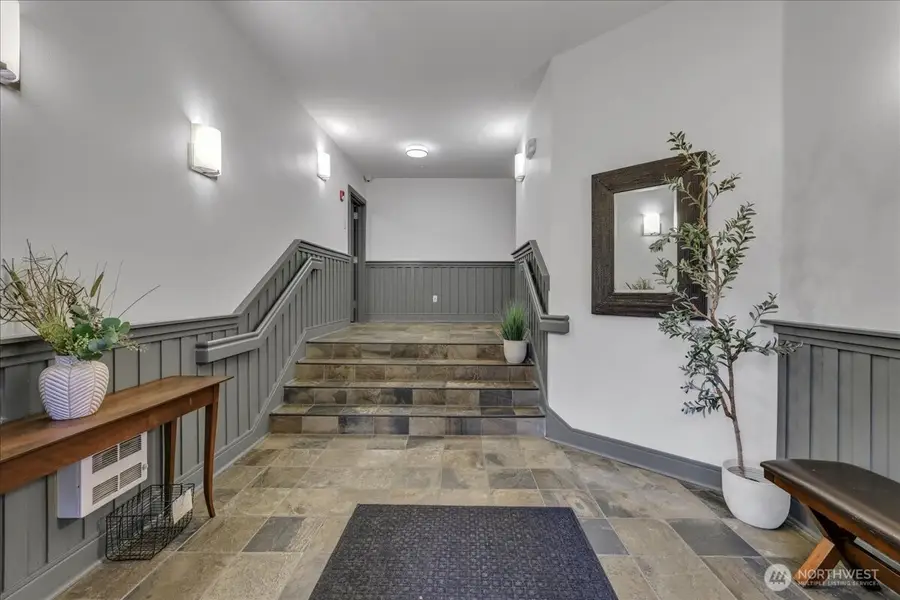 18 Dravus Street #207, Seattle, WA 98109 - #3