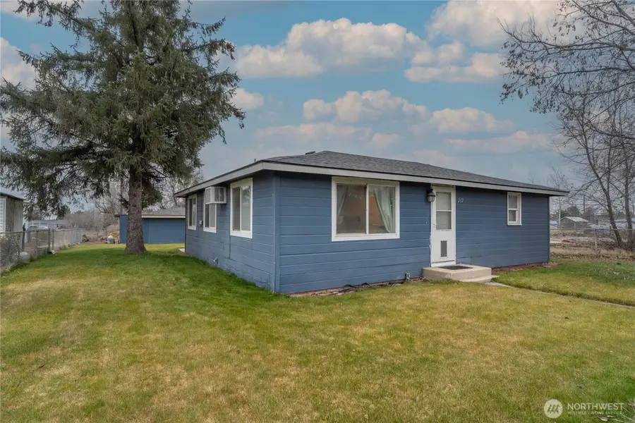 212 E 6th Avenue, Warden, WA 98857 - #3