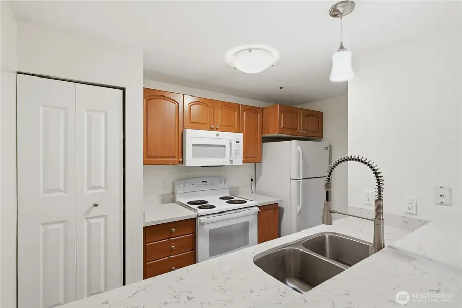 19230 Forest Park Drive Ne #C110, Seattle, WA 98155 - Image #3