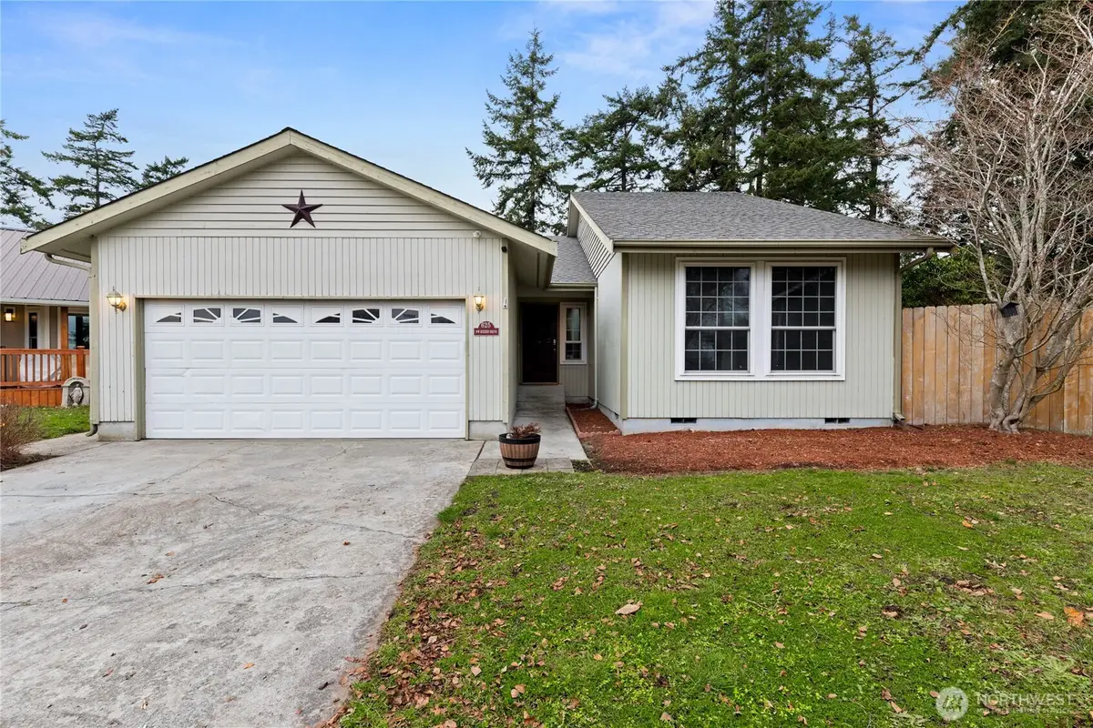 625 NW Mizzen Drive, Oak Harbor, WA 98277 - Image #1