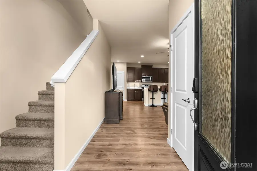 985 Riley Drive E, Enumclaw, WA 98022 - Image #3