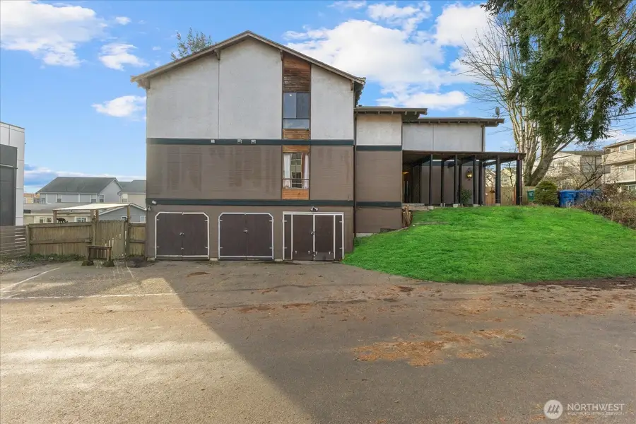 9256 Interlake Avenue N, Seattle, WA 98103 - Image #2