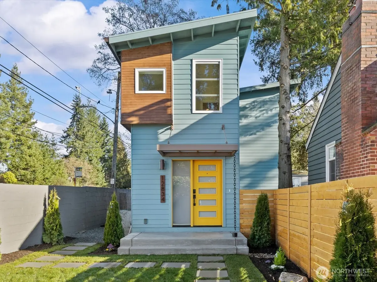 12834 Ashworth Avenue N, Seattle, WA 98133 - Image #1