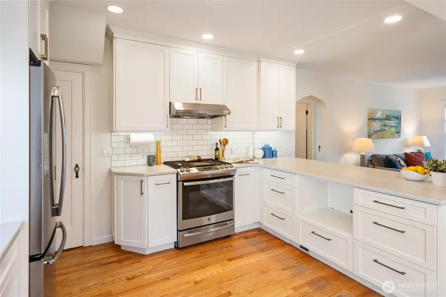 9716 Dayton Avenue N, Seattle, WA 98103 - Image #3