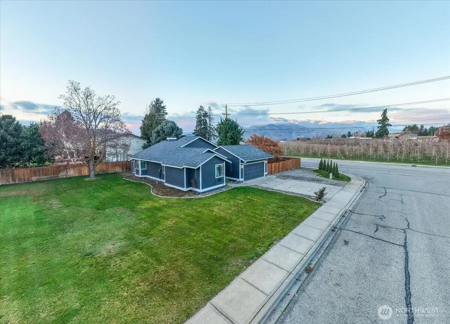 3428 NW Alfred Place, East Wenatchee, WA 98802 - #3