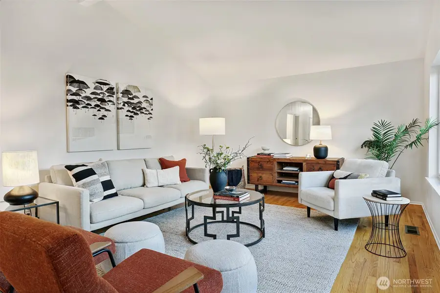 17035 12th Avenue Ne, Shoreline, WA 98155 - Image #2