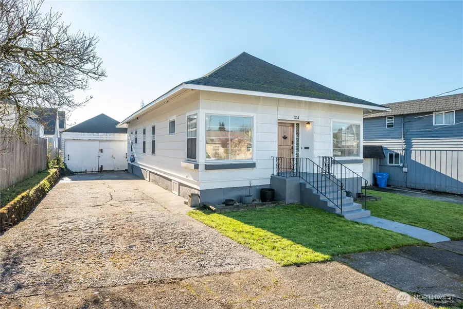 304 Crawford Street, Kelso, WA 98626 - #3