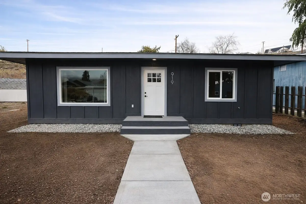 919 E Johnson Avenue, Chelan, WA 98816 - #1