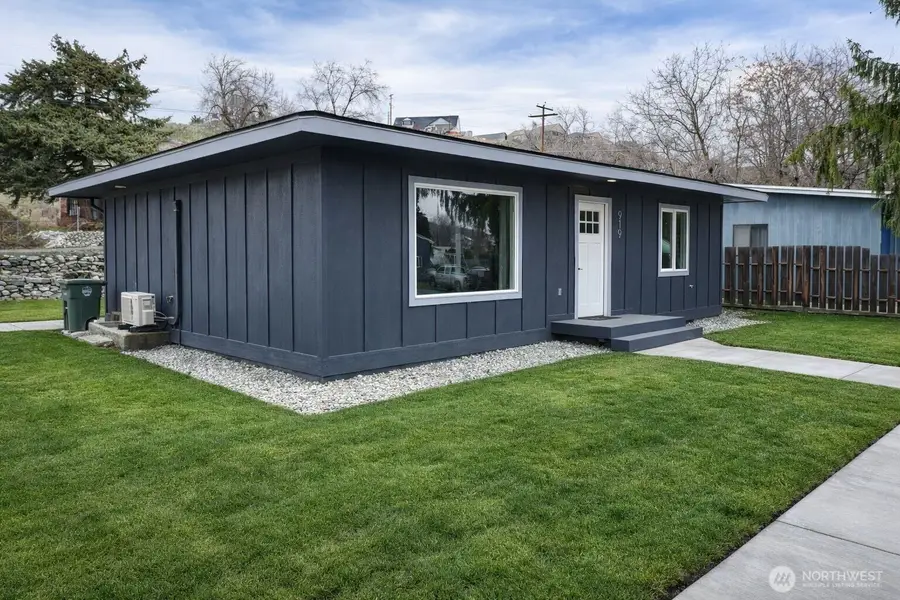 919 E Johnson Avenue, Chelan, WA 98816 - #3