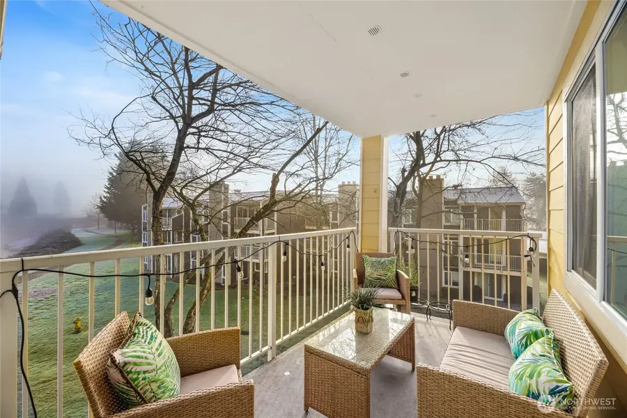 7386 W Lake Sammamish #2-302, Redmond, WA 98052 - Image #2