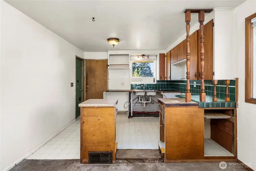 1621 N 103rd Street, Seattle, WA 98133 - Image #2