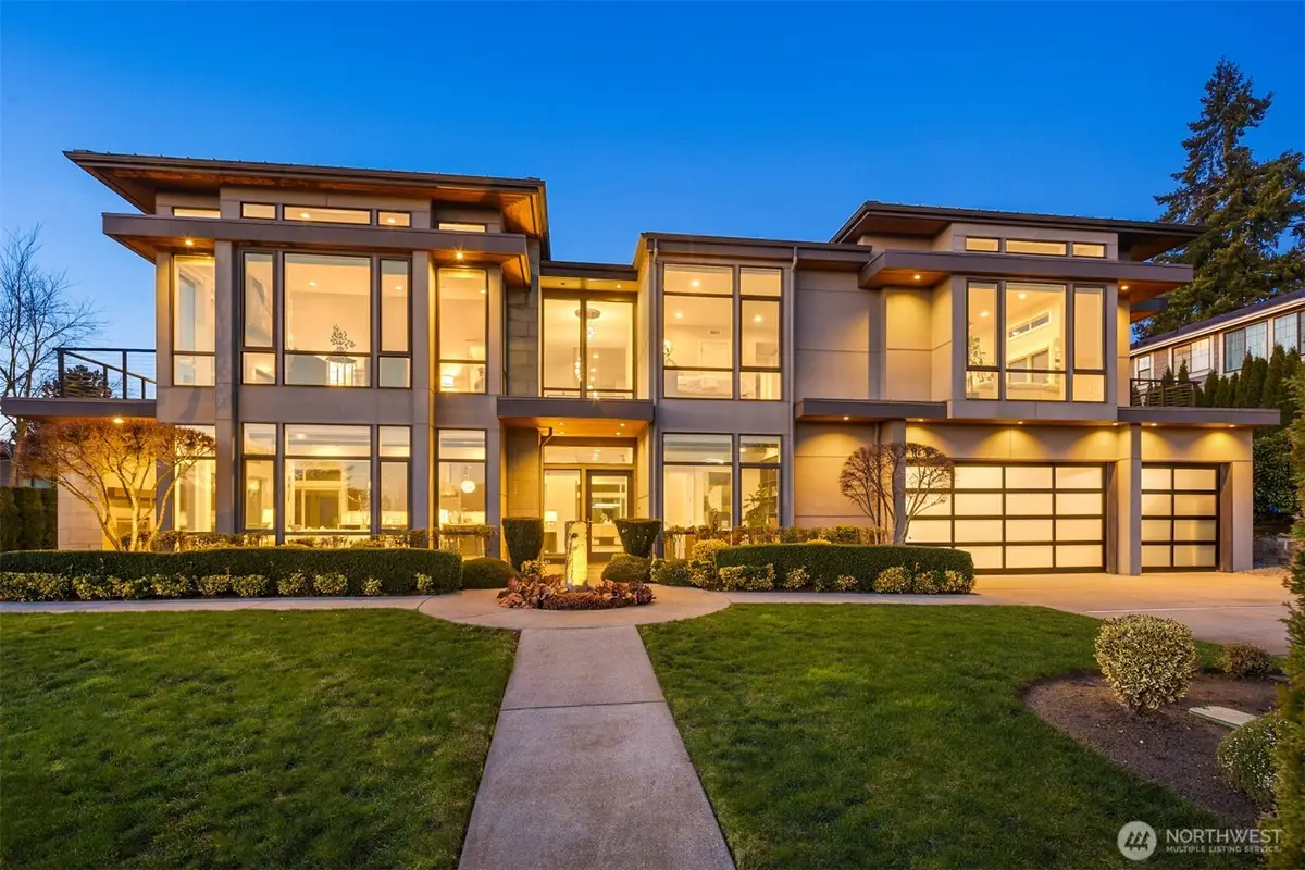 9216 NE 13th St, Clyde Hill, WA 98004 - #1