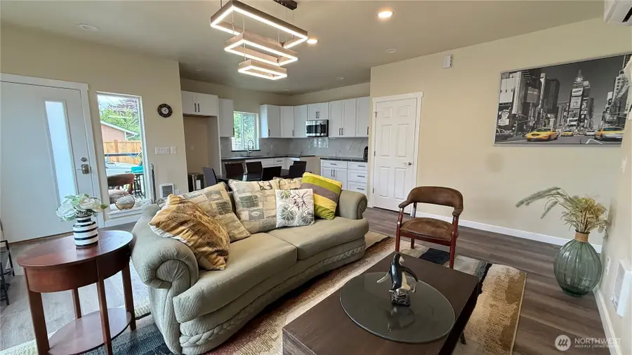 9025 38th Avenue S, Seattle, WA 98118 - #2