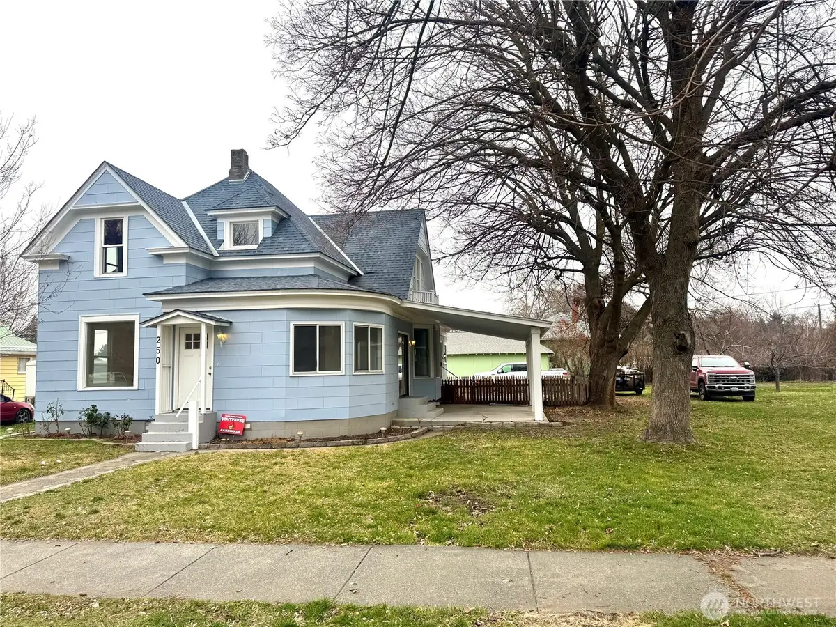 250 W Sixth Street, Waitsburg, WA 99361 - #1