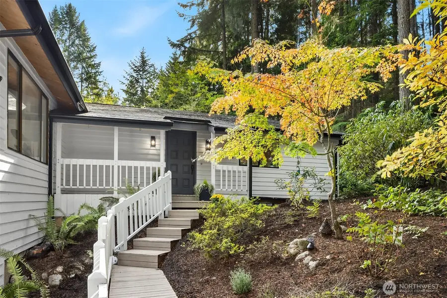 5981 Lynwood Center Road Ne, Bainbridge Island, WA 98110 - Image #2