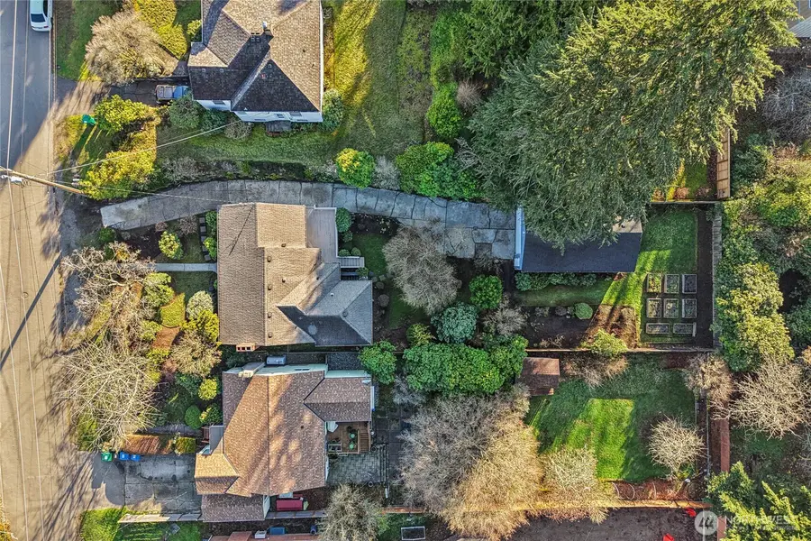 10333 Densmore Avenue N, Seattle, WA 98133 - Image #2