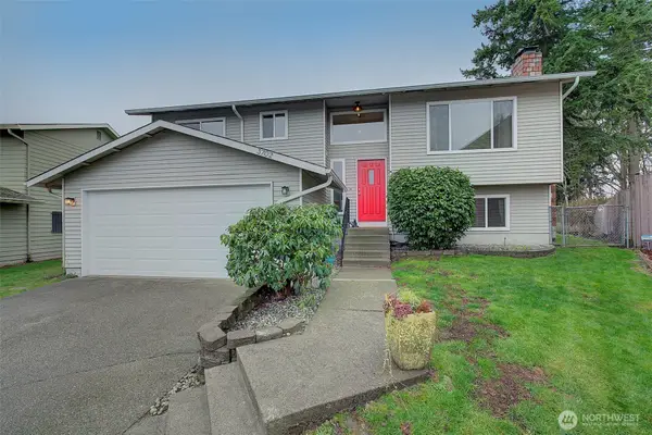 3702 201st Place Sw, Lynnwood, WA 98036