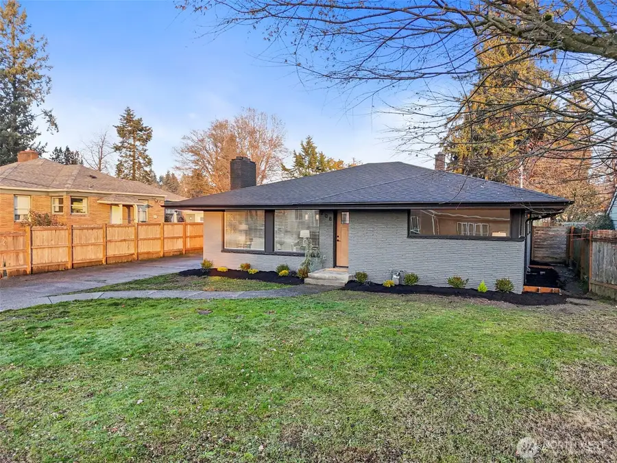 208 J Street Ne, Auburn, WA 98002 - #2