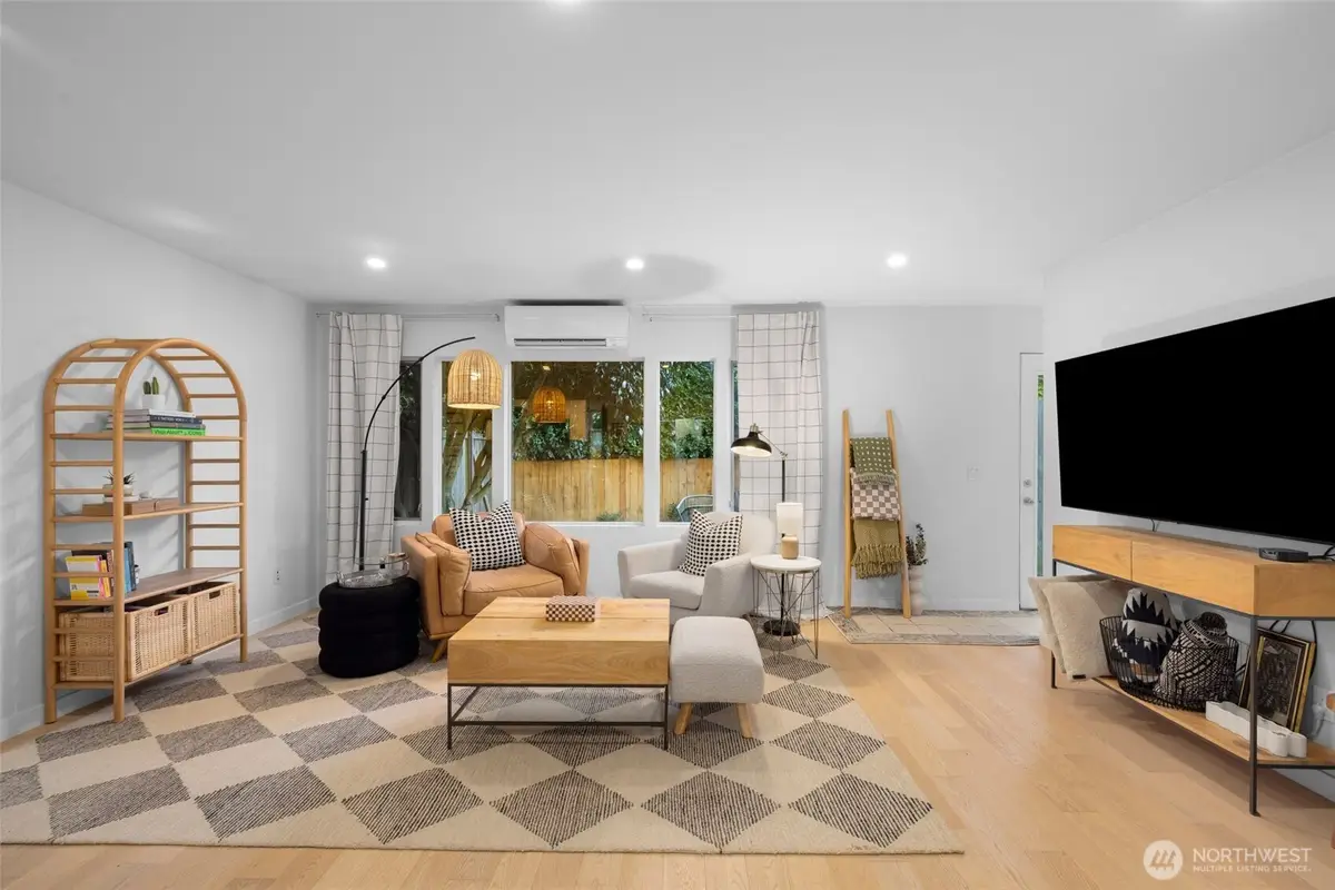 1519 5th Avenue W #2, Seattle, WA 98119 - #1