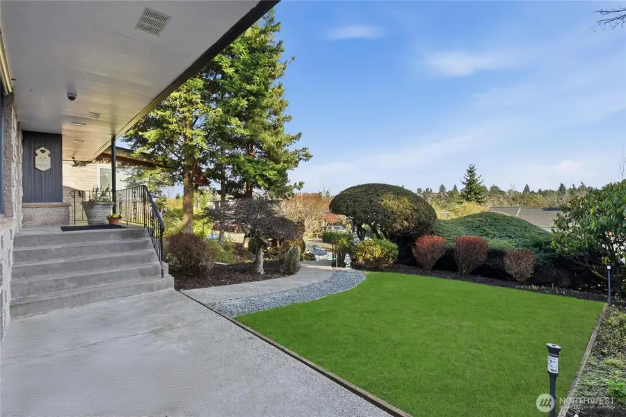 5052 Pullman Avenue Ne, Seattle, WA 98105 - Image #2