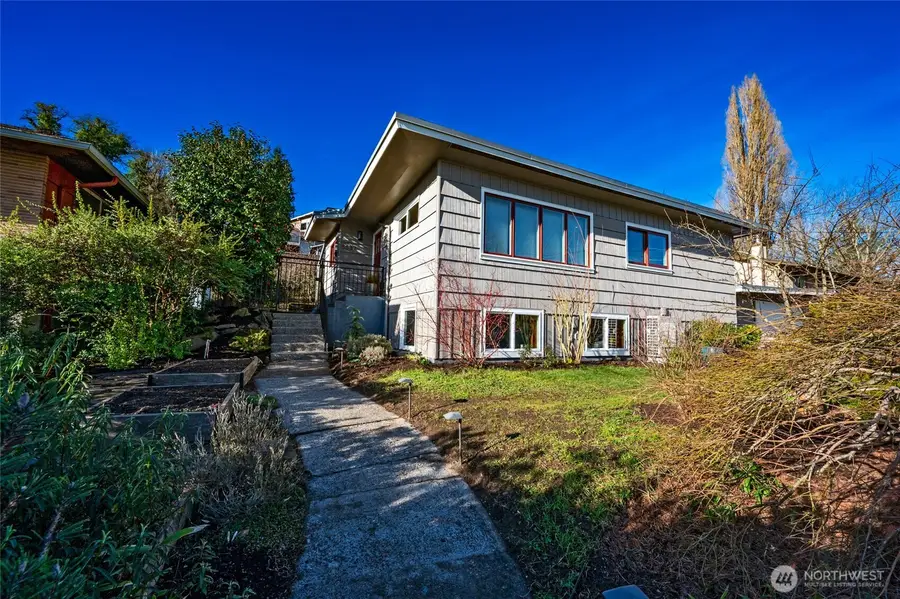 5537 32nd Avenue S, Seattle, WA 98118 - Image #2