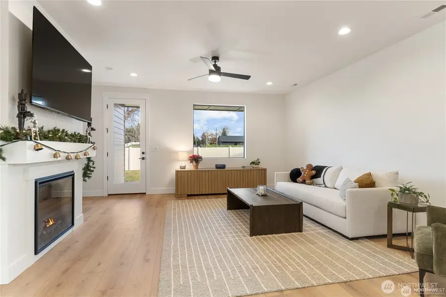 1148 9th Avenue Ne, Ephrata, WA 98823 - Image #2