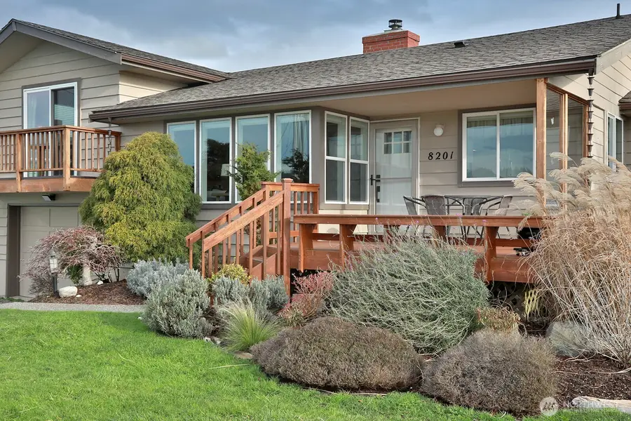 8201 Olympic View Lane, Clinton, WA 98236 - Image #2