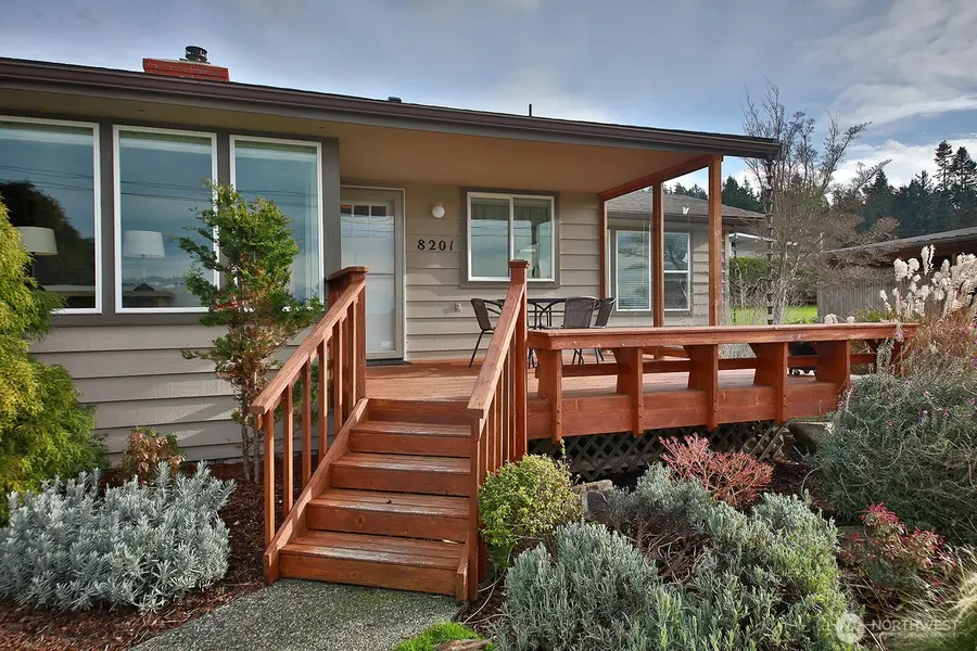 8201 Olympic View Lane, Clinton, WA 98236 - Image #3
