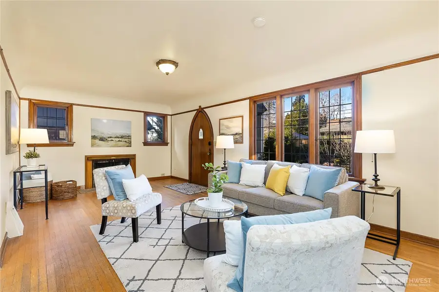 8240 17th Avenue Ne, Seattle, WA 98115 - Image #3