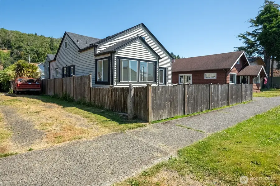 2515 Sumner Avenue, Hoquiam, WA 98550 - #3