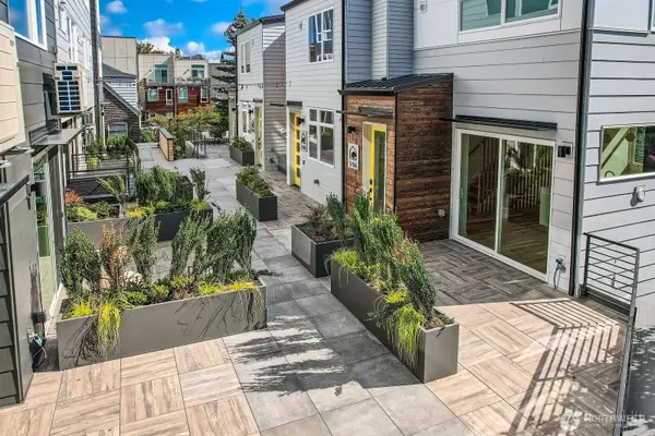 515 Howe Street #A, Seattle, WA 98109