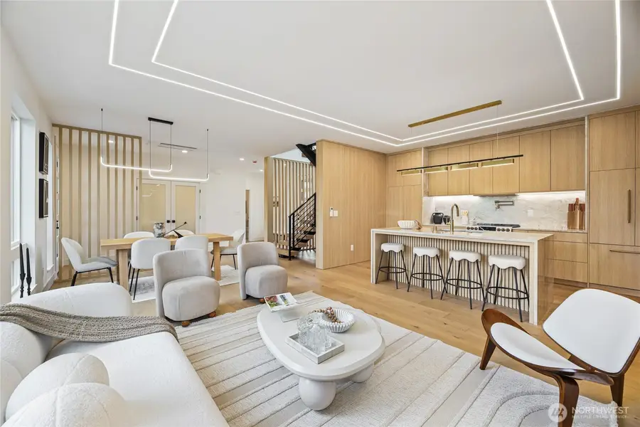 7358 33rd Avenue Ne, Seattle, WA 98115 - Image #2