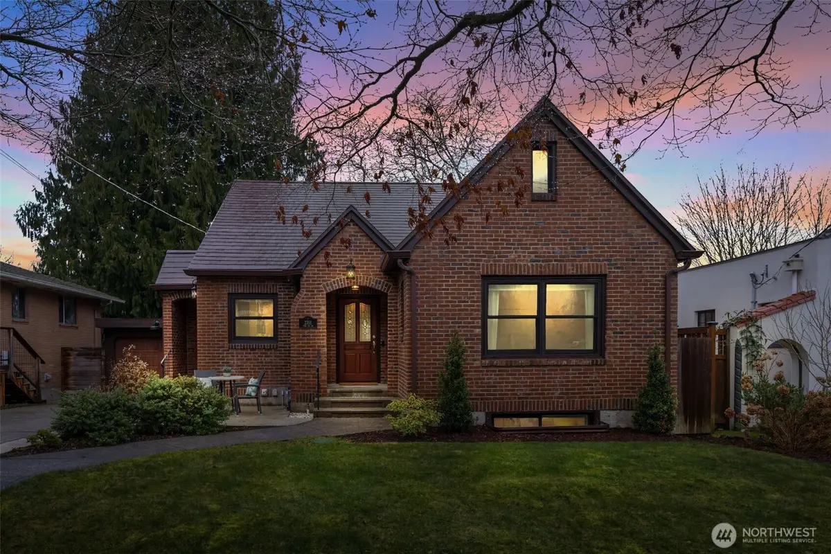 2351 47th Avenue Sw, Seattle, WA 98116 - Image #1