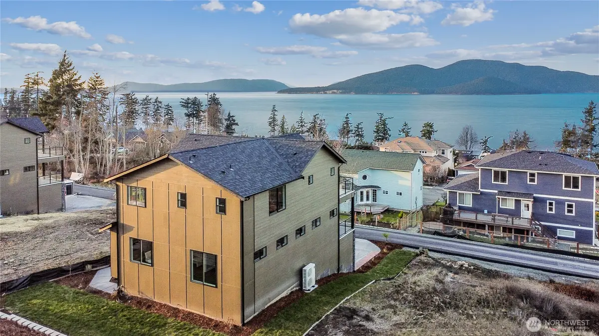 3706 W 3rd Street, Anacortes, WA 98221 - Image #1